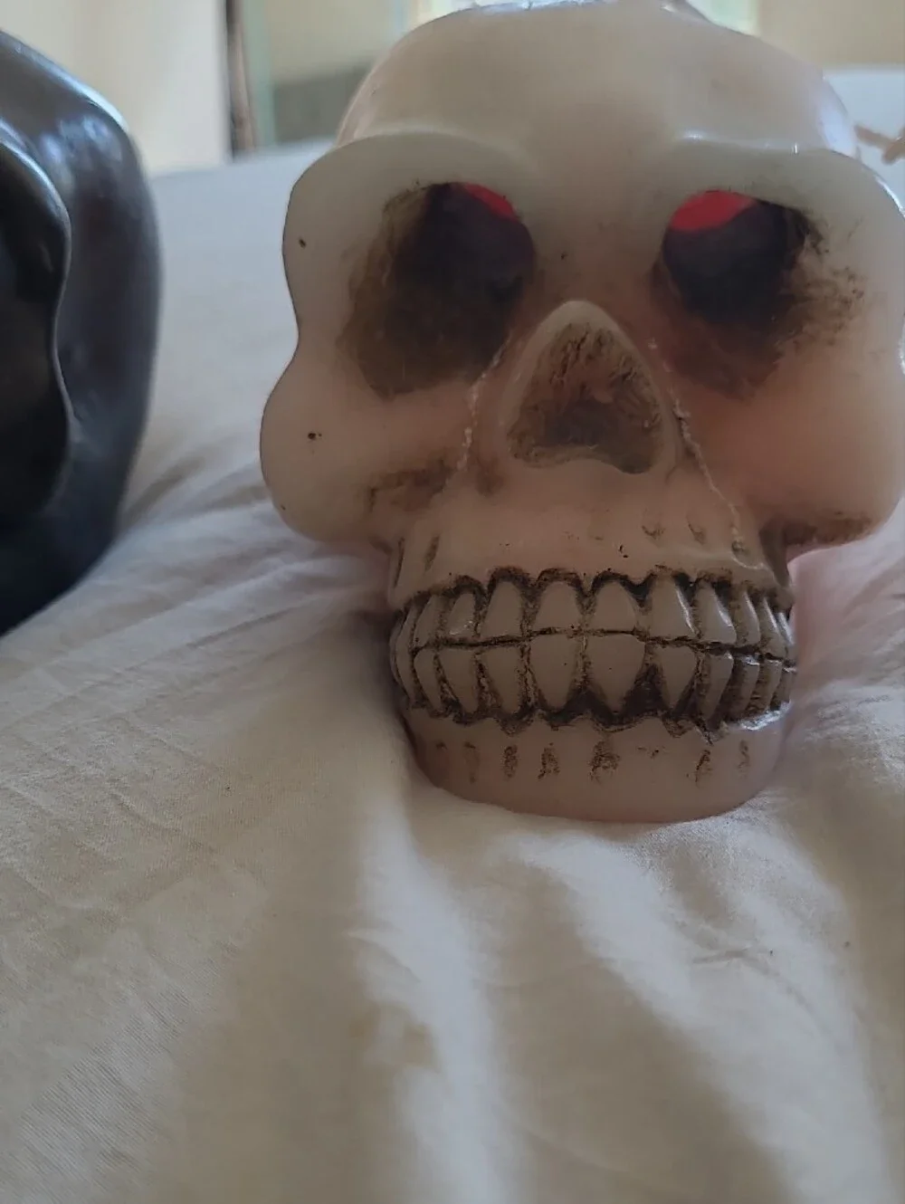 Skull-Shaped Scented Candles - Black and Pale Pink Set